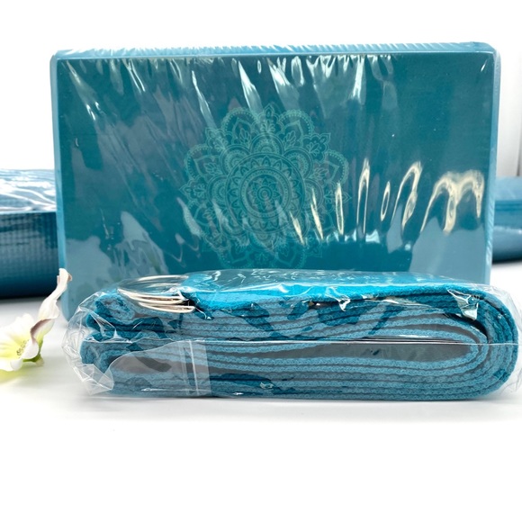 NWT MYTAGALONGS Yoga Workout Kit 3 Piece Set - Picture 7 of 15